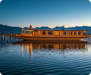 Lakeside Travel Moment